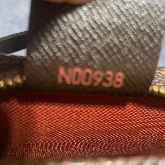 Louis Vuitton Damier Pouch - Picture 12 of 15